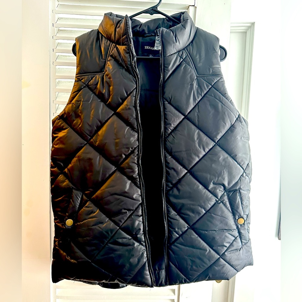 Zeneda Black thin puffer vest size L